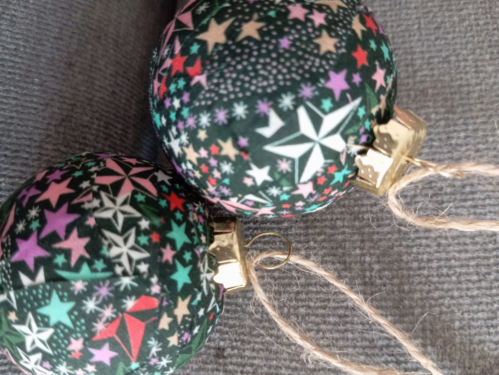 Two small Christmas baubles – photo 4